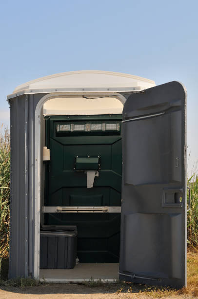 Porta potty delivery and setup in Baidland, PA